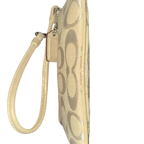 Coach Poppy Signature Lurex Wristlet w/ Poppy Heart - Picture 4 of 6